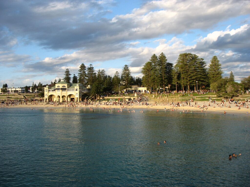 Crowds on Cottesloe Beach during the Sculpture by the Sea exhibition